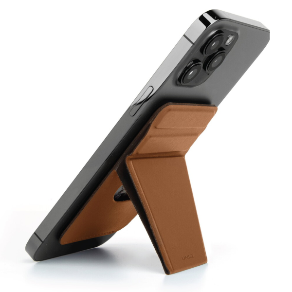 کیف کارت و استند مدل Uniq LYFT Phone Stand & Card Holder رنگ قهوه ای - مدل UNIQ-MGSNAPONCH-LYFTBWN