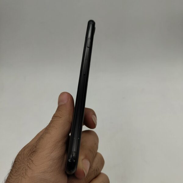 گوشی موبایل دست دوم اپل مدل iPhone SE 2020 پارت نامبر LL/A ظرفیت ۱۲۸ گیگابایت مشکی