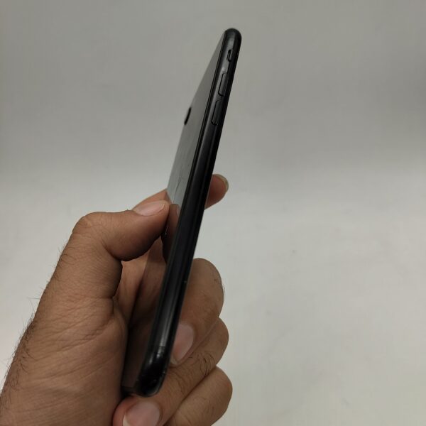 گوشی موبایل دست دوم اپل مدل iPhone SE 2020 پارت نامبر LL/A ظرفیت ۱۲۸ گیگابایت مشکی