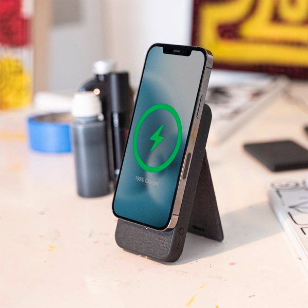 پاوربانک بی سیم موفی مدل Snap+ PowerStation Stand ظرفیت 10000 میلی آمپر ساعت