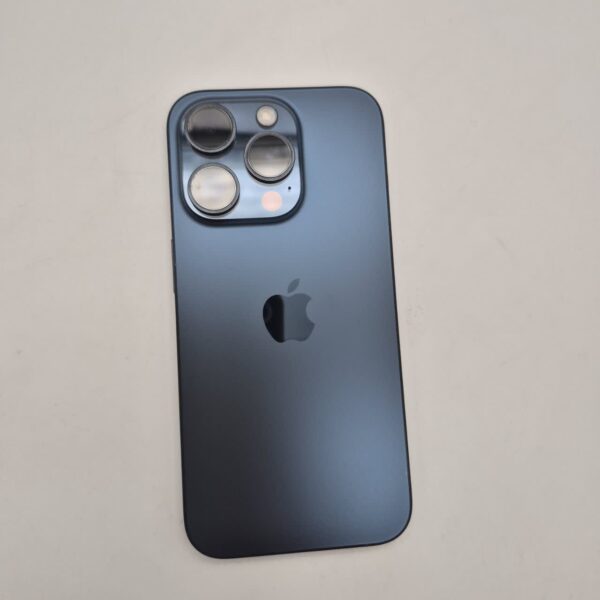 گوشی موبایل دست دوم اپل iphone 15 Pro رنگ آبی تیتانیوم حافظه 256 گیگ دوسیم بدون ریجستری