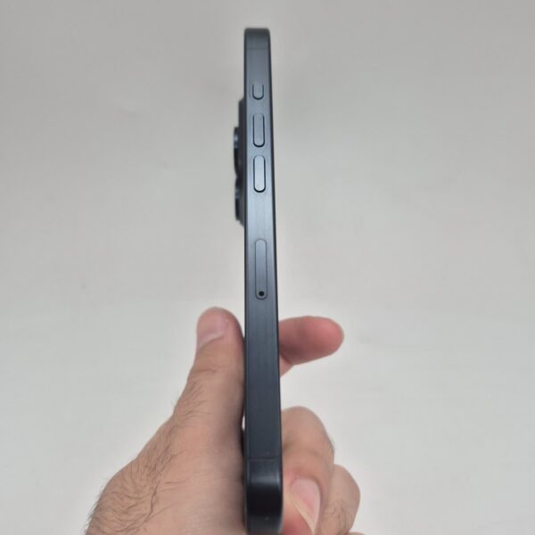 گوشی موبایل دست دوم اپل iphone 15 Pro رنگ آبی تیتانیوم حافظه 256 گیگ دوسیم بدون ریجستری