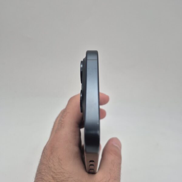 گوشی موبایل دست دوم اپل iphone 15 Pro رنگ آبی تیتانیوم حافظه 256 گیگ دوسیم بدون ریجستری