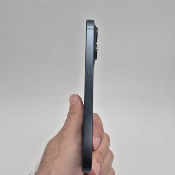 گوشی موبایل دست دوم اپل iphone 15 Pro رنگ آبی تیتانیوم حافظه 256 گیگ دوسیم بدون ریجستری