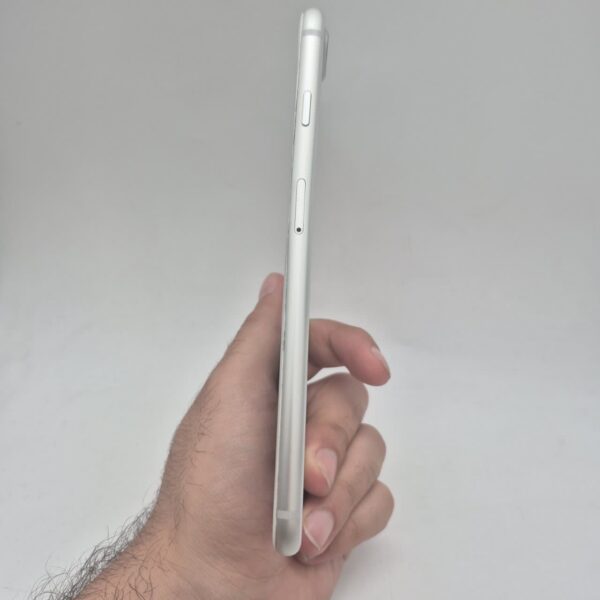 گوشی موبایل دست دوم اپل iphone 8 plus رنگ نقره‌ای ظرفیت 64GB پارت نامبر NQM2AE/A
