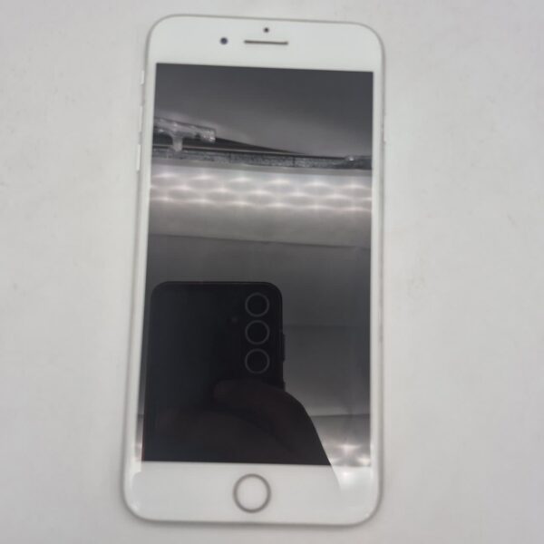 گوشی موبایل دست دوم اپل iphone 8 plus رنگ نقره‌ای ظرفیت 64GB پارت نامبر NQM2AE/A