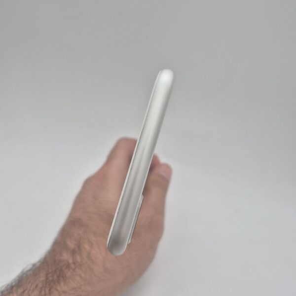 گوشی موبایل دست دوم اپل iphone 8 plus رنگ نقره‌ای ظرفیت 64GB پارت نامبر NQM2AE/A