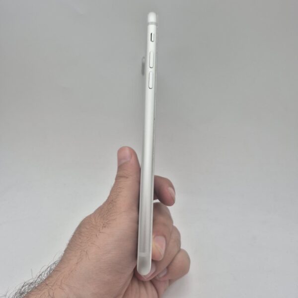 گوشی موبایل دست دوم اپل iphone 8 plus رنگ نقره‌ای ظرفیت 64GB پارت نامبر NQM2AE/A