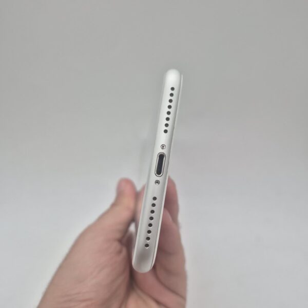 گوشی موبایل دست دوم اپل iphone 8 plus رنگ نقره‌ای ظرفیت 64GB پارت نامبر NQM2AE/A