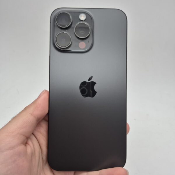 گوشی موبایل دست دوم اپل ۱۵ پرومکس رنگ Black Titanium حافظه 256 گیگ CH بدون ریجستر