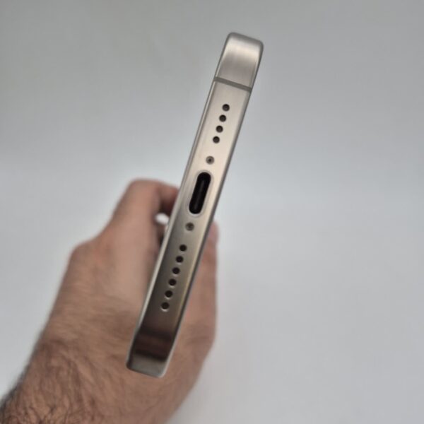 گوشی موبایل دست دوم اپل iPhone 15 Promax رنگ Natural Titanium حافظه 256 گیگ  تک سیم AA بدون رجیستری