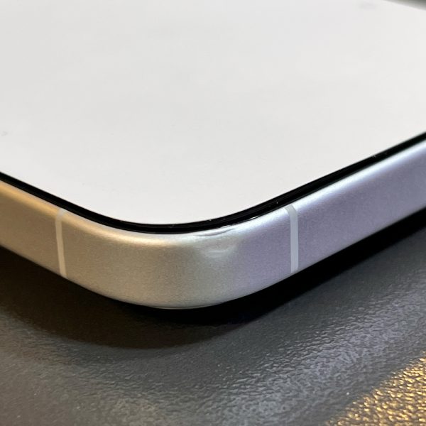 گوشی موبایل دست دوم اپل iPhone ۱۶ ظرفیت 128 گیگ سفید دوسیم کارت CH بدون رجسیتر