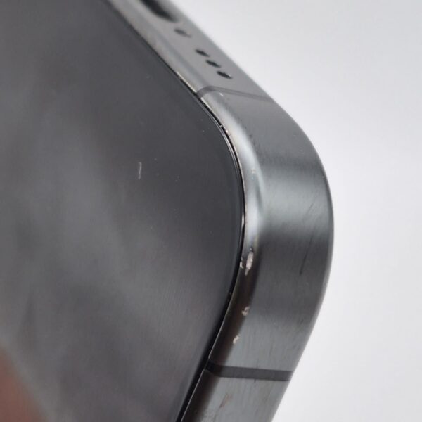 گوشی موبایل دست دوم iPhone 15 Pro رنگ Black Titanium حافظه 512 گیگ AA تک سیم کارت بدون ریجستر