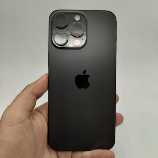 گوشی موبایل دست دوم iPhone 15 ProMax رنگ Black Titanium حافظه ۲۵۶ گیگ ZAA دو سیم کارت بدون ریجستر