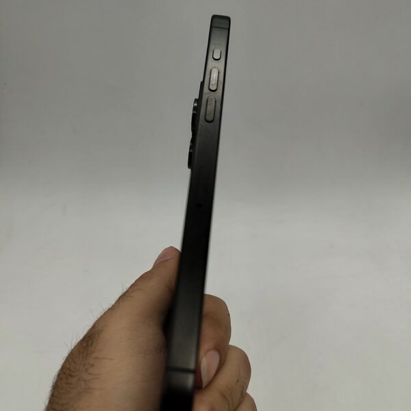 گوشی موبایل دست دوم iPhone 15 ProMax رنگ Black Titanium حافظه ۲۵۶ گیگ ZAA دو سیم کارت بدون ریجستر