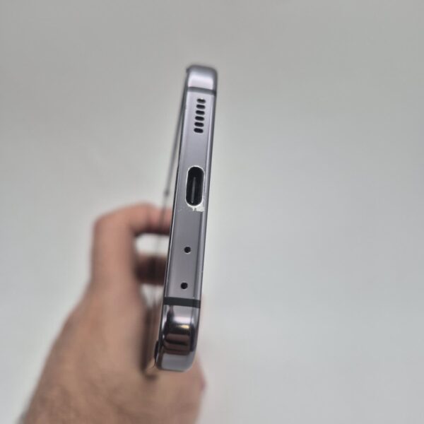 گوشی موبایل سامسونگ مدل Galaxy Z Flip 5 دست دوم - ظرفیت 256 گیگابایت رم 12 گیگابایت تک سیم‌کارت