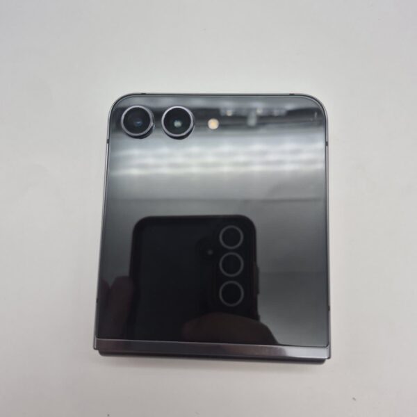گوشی موبایل سامسونگ مدل Galaxy Z Flip 5 دست دوم - ظرفیت 256 گیگابایت رم 12 گیگابایت تک سیم‌کارت