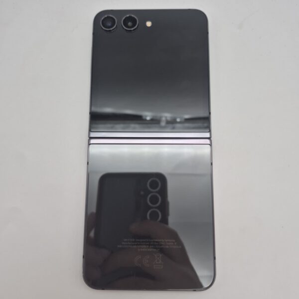 گوشی موبایل سامسونگ مدل Galaxy Z Flip 5 دست دوم - ظرفیت 256 گیگابایت رم 12 گیگابایت تک سیم‌کارت