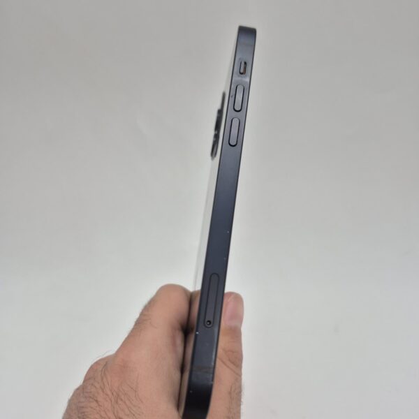 گوشی موبایل دست دوم اپل مدل iPhone 12 مشکی 128 گیگابایت دو سیم کارت CH
