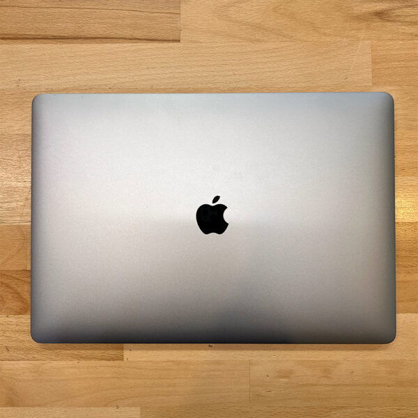 مک بوک پرو دست دوم 15.4 اینچی اپل مدل MacBook Pro MPTT2 2017 همراه با تاچ بار پردازنده Core i7 با رم ۱۶ گیک حافظه ۵۱۲ گیگ