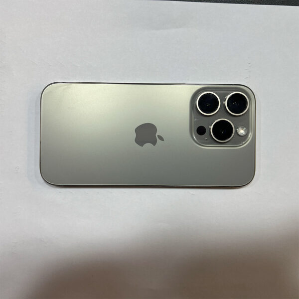 گوشی موبایل دست دوم اپل iPhone 15 Pro رنگ Natural Titanium حافظه 128 گیگ بدون رجیستری CH/A