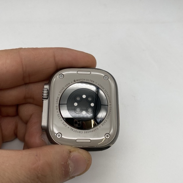 اپل واچ اولترا ۲ دست دوم رنگ تیتانیوم با بند آلپاین لوپ آبی نیلی سایز ۴۹ میلی‌متر