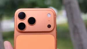3-آیفون Ultra