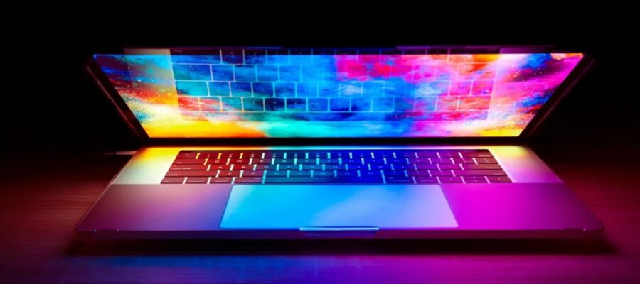 مک‌بوک پرو با نمایشگر OLED