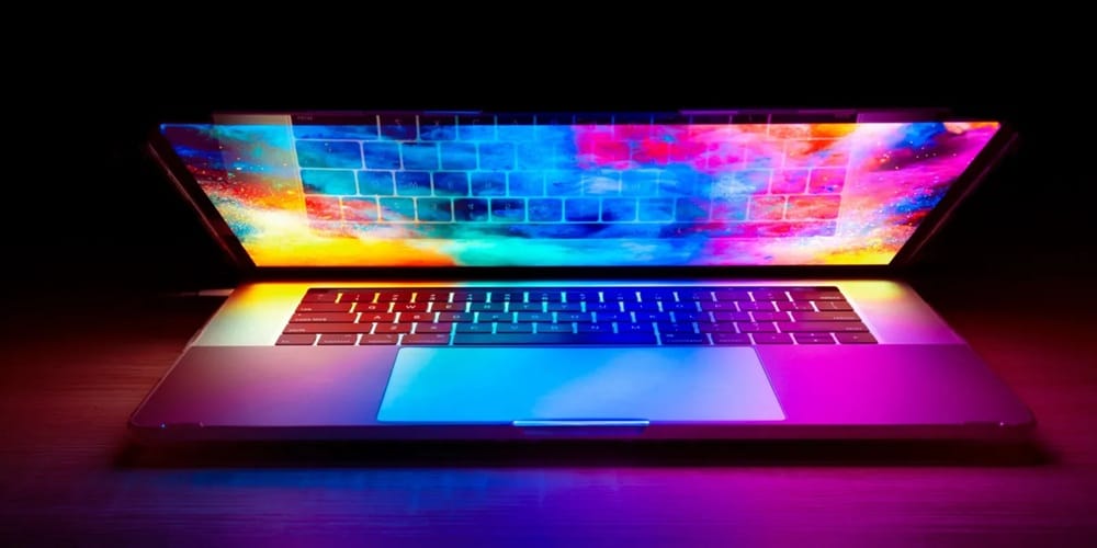 مک‌بوک پرو با نمایشگر OLED